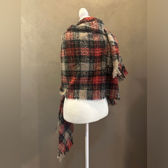 Plaid knit wrap, 28”W x 81” L, never used, can use as decorative throw, soft - Picture 3 of 3